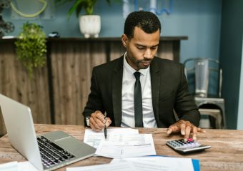 O que é ROI e como calcular na prática com exemplos simples